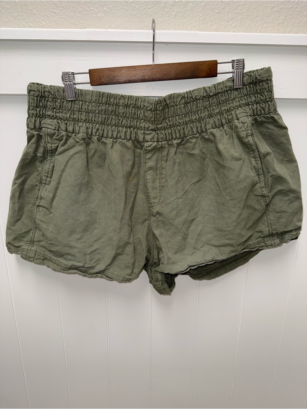 Aerie Women’s Olive Green Pull-On Shorts XL Elastic Waist Casual Lounge
